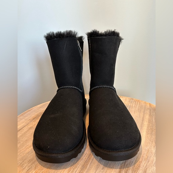 Black Sherpa Boots New with out tags size 9 - Picture 2 of 8